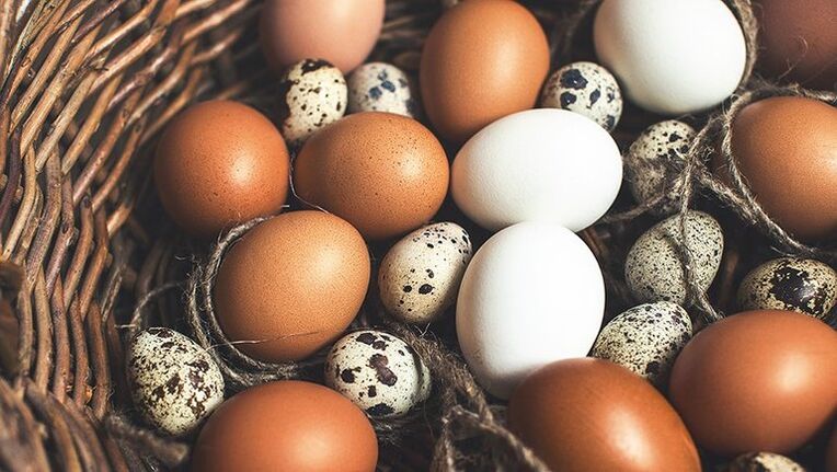 应将鹌鹑蛋和鸡蛋添加到男性的饮食中以保持效力。